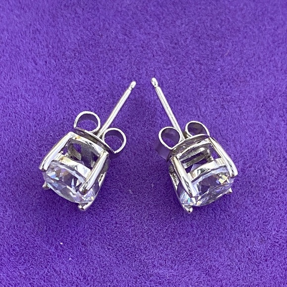 💛 Classic Sterling Silver Brilliant CZ Stud Earrings - Picture 2 of 7